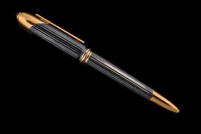 CARTIER. Cougar model pen in fluted grey...
