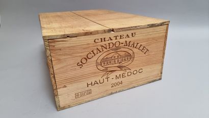 12 B CHATEAU SOCIANDO-MALLET (Caisse Bois...