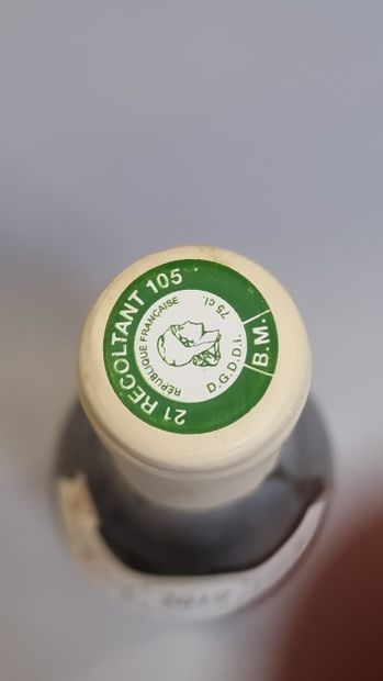 1 B CHASSAGNE-MONTRACHET Blanc 2010 Domaine...