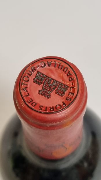 1 B LES FORTS DE LATOUR 2000 Pauillac (e.t.h...
