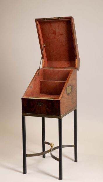 Trapezoidal cutlery set box made of mahogany...
