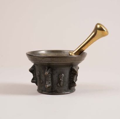 Mortar
Bronze 
17th century 
Height: 7 cm...