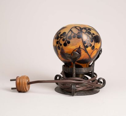 DAUM 
Desk lamp 
Made of wrought iron, with...