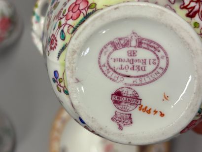 MINTONS

Earthenware set consisting of: 

-...