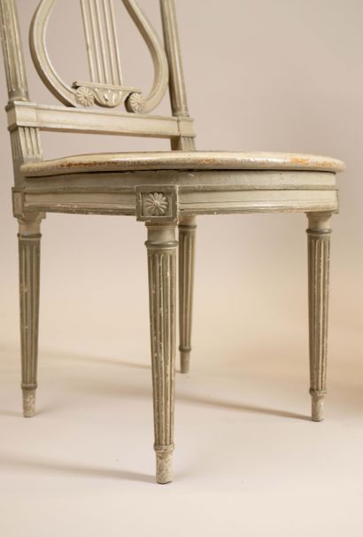 Paire de chaises à dossier à la lyre et assises...