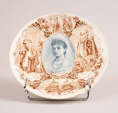 SARREGUEMINES - Assiette en faïence représentant...