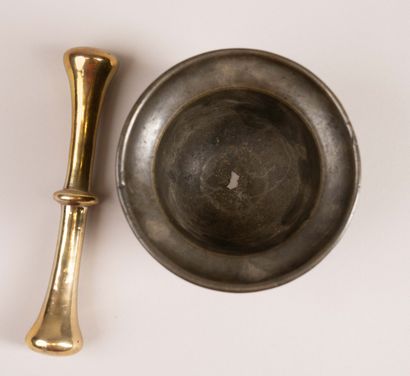 Mortar
Bronze 
17th century 
Height: 7 cm...