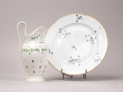 MEISSEN 
Assiette en porcelaine à décor aux...