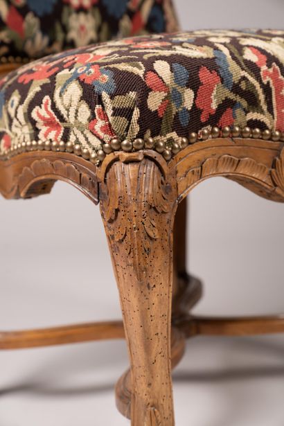 Chair with a “Queen’s back” in molded and...