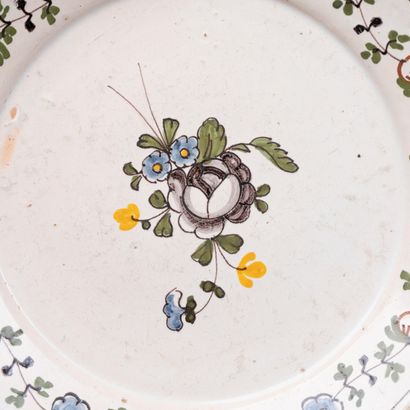 SAMADET, 18th century 
Fretwork earthenware...