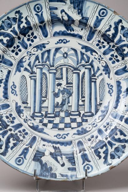 DELFT, 18th century
Earthenware plate decorated...