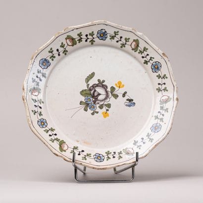 SAMADET, 18th century 
Fretwork earthenware...