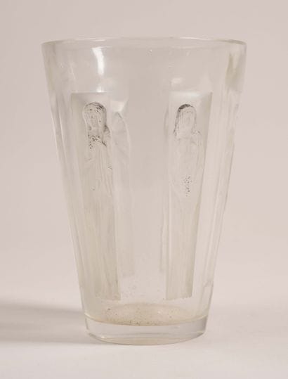 LALIQUE FRANCE
Goblet vase, known as 