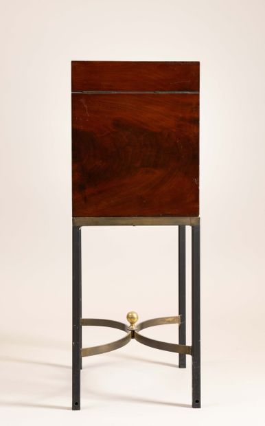 Trapezoidal cutlery set box made of mahogany...