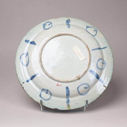 DELFT, 18th century
Earthenware plate decorated...