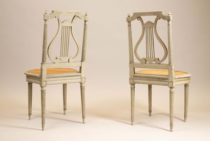 Paire de chaises à dossier à la lyre et assises...