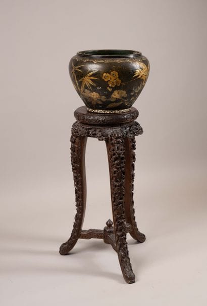 CHINA, late 19th century 
Carved wooden stool...