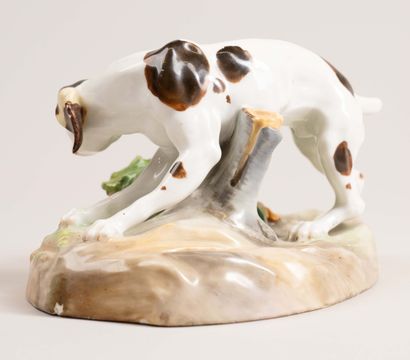 LITTLE JACOB

Hunting Dog

Porcelain
Marked...