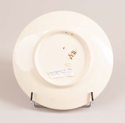 SARREGUEMINES - Assiette en faïence représentant...