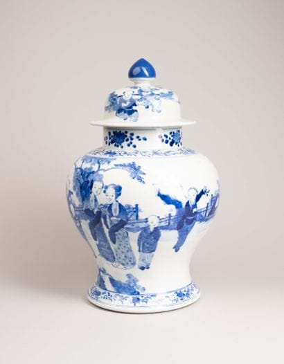 CHINA, 19th century 
Porcelain vase with...