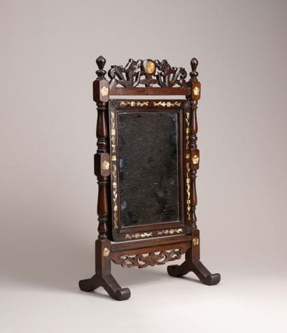 VIETNAM, early 20th century 

Carved wooden...