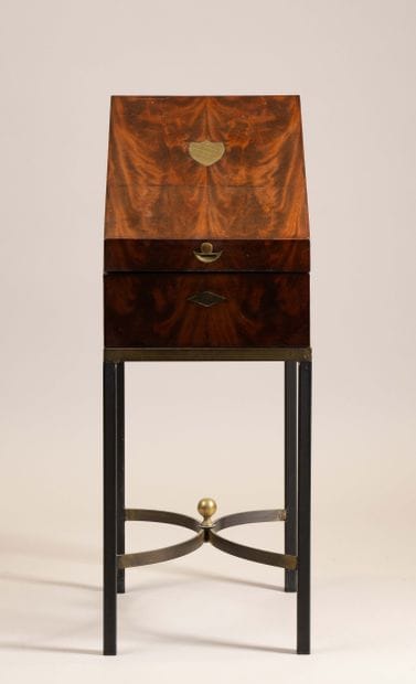 Trapezoidal cutlery set box made of mahogany...