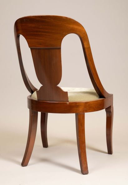 Gondola chair in mahogany and molded mahogany...