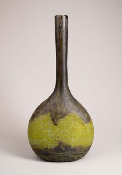 DAUM 
Glass paste vase with a green base...