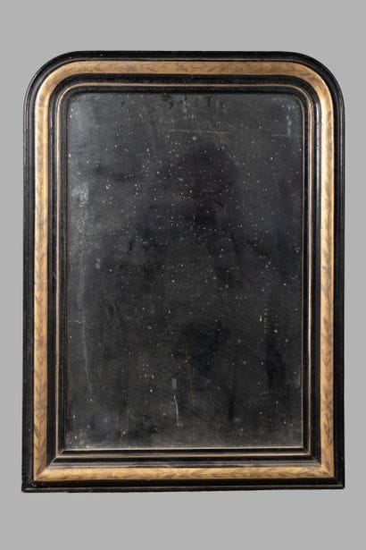 Louis-Philippe-style mirror 
Made of molded...