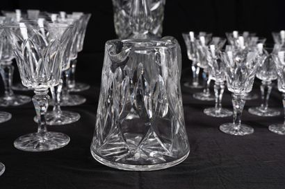 SAINT-LOUIS - Cut crystal set including:
-...