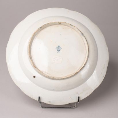 SAXE, Ludwigsburg 

Embossed porcelain plate...