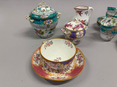 MINTONS

Earthenware set consisting of: 

-...