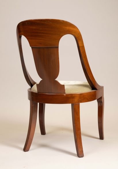 Gondola chair in mahogany and molded mahogany...
