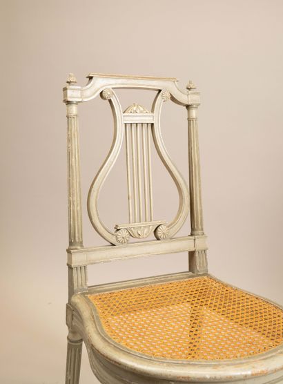 Paire de chaises à dossier à la lyre et assises...