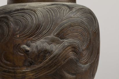 Pair of bronze vases decorated with dragons,...