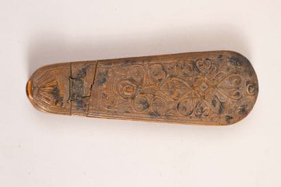 FOLK ART
Wooden tobacco grater carved with...