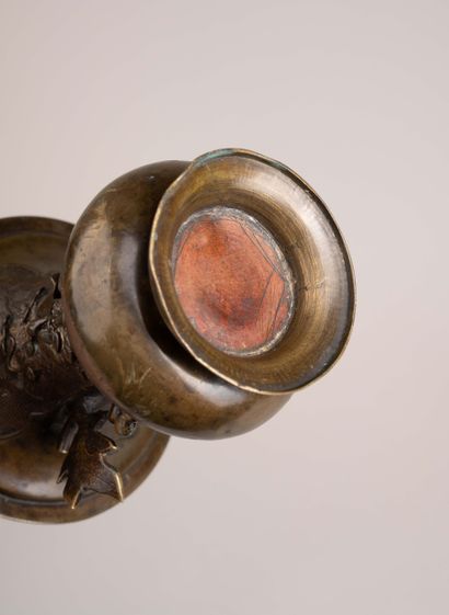 JAPAN, late 19th century 
Bronze vase
Height:...
