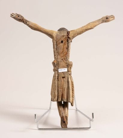 Christ en croix
Bois peint en couleur
Travail...