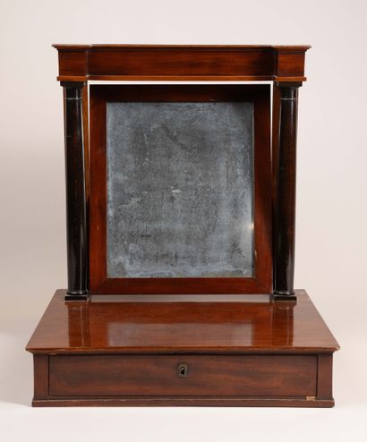 Psyché de table en acajou et placage d’acajou...
