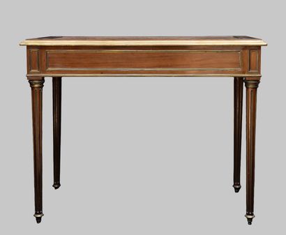 Bureau de style Louis XVI en bois et placage...