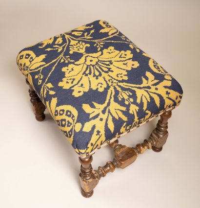 Natural wood stool, turned

French craftsmanship...