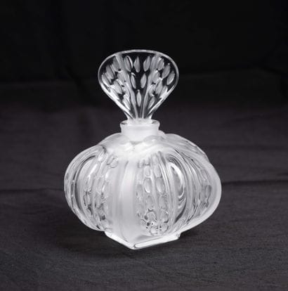 LALIQUE FRANCE
Crystal bottle shaped like...