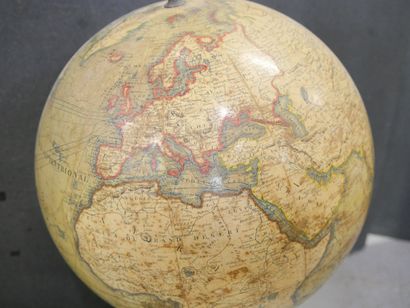 Globe
Cast iron
19th century
Height: 60 ...