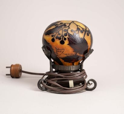 DAUM 
Desk lamp 
Made of wrought iron, with...