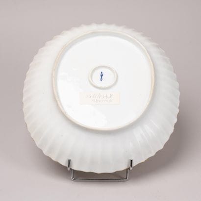 WORCESTER,XIXe 
Plat polylobé en porcelaine...