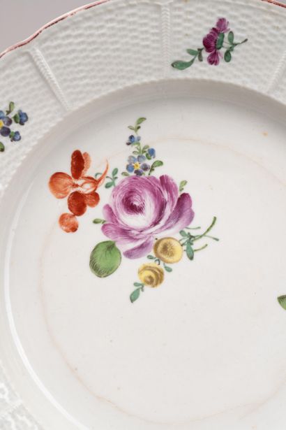 SAXE, Ludwigsburg 

Embossed porcelain plate...