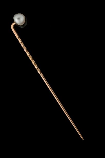 Tie pin adorned with a pearlescent pearl...