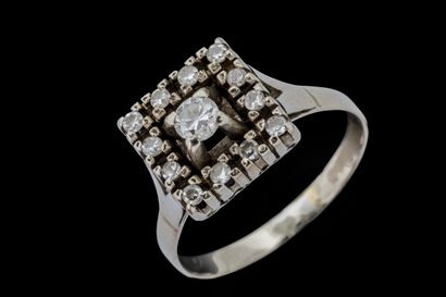 Square white gold ring (750) set with round-cut...