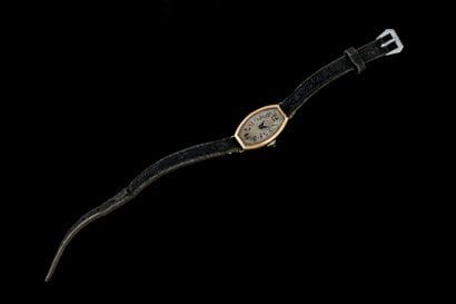 Ladies’ watch, octagonal case in yellow gold...
