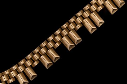 Draped necklace with rectangular, openwork...
